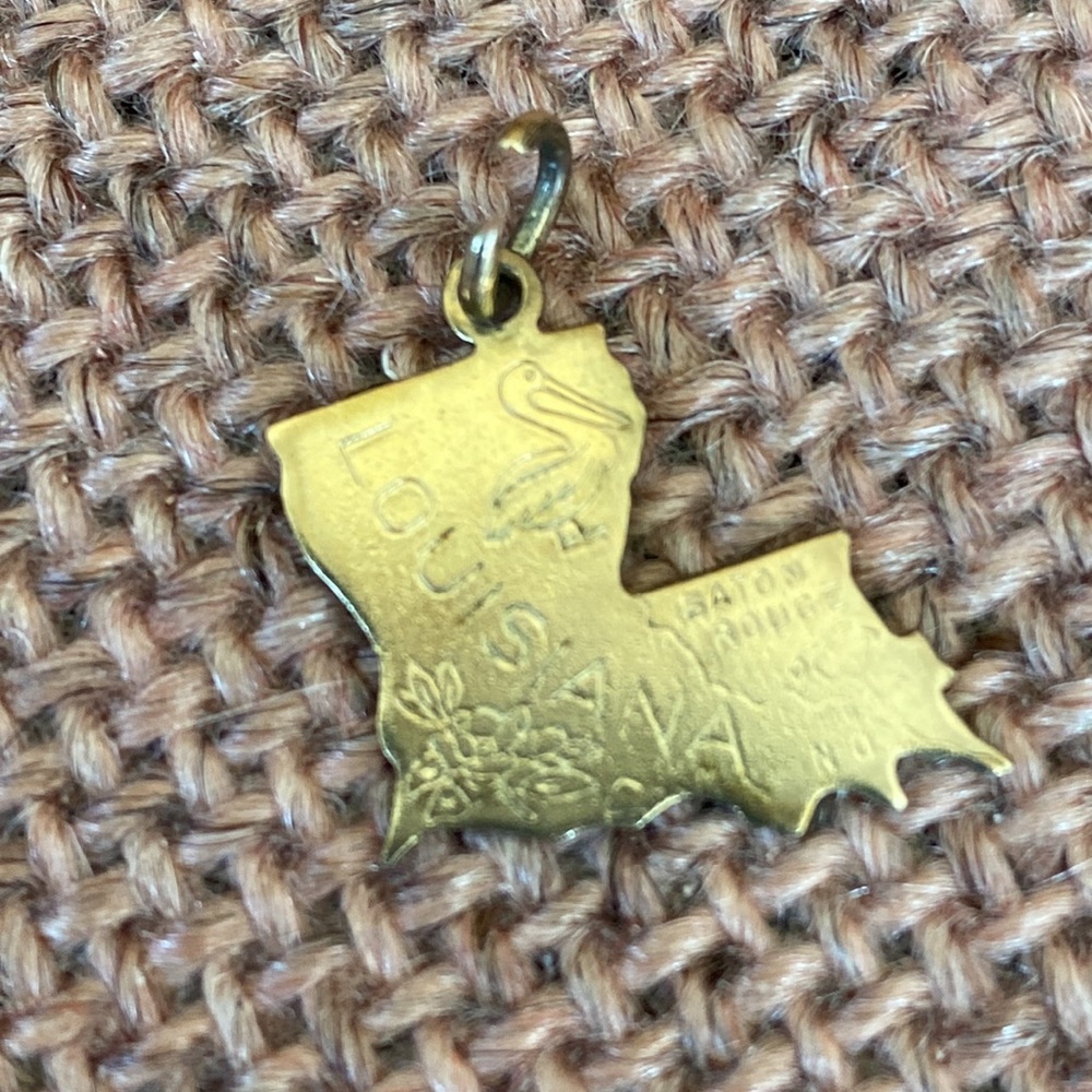 Vintage 12K GF Louisiana state map bracelet charm